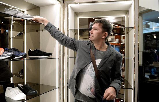 Cocktail party marks Alberto Guardiani boutique opening