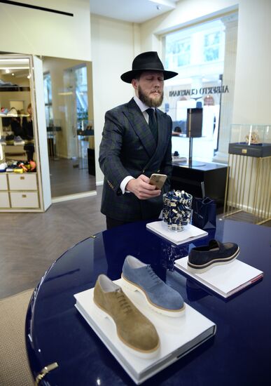 Cocktail party marks Alberto Guardiani boutique opening