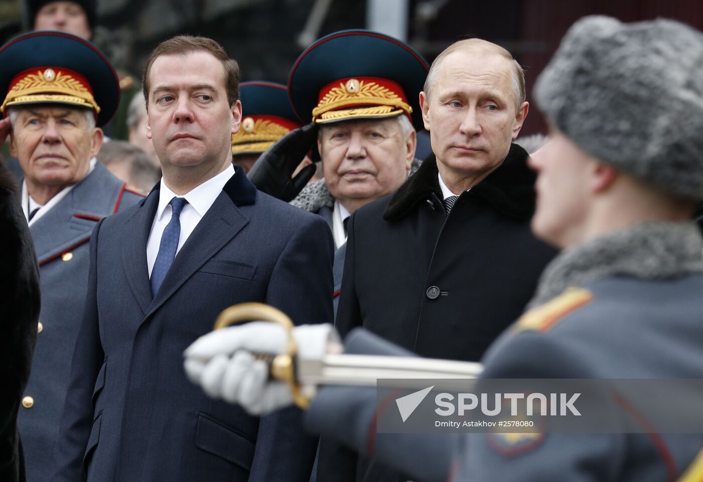 Russian President Vladimir Putin and Prime Minister Dmitry Medvedev lay wreath at Unknown Soldier's Tomb