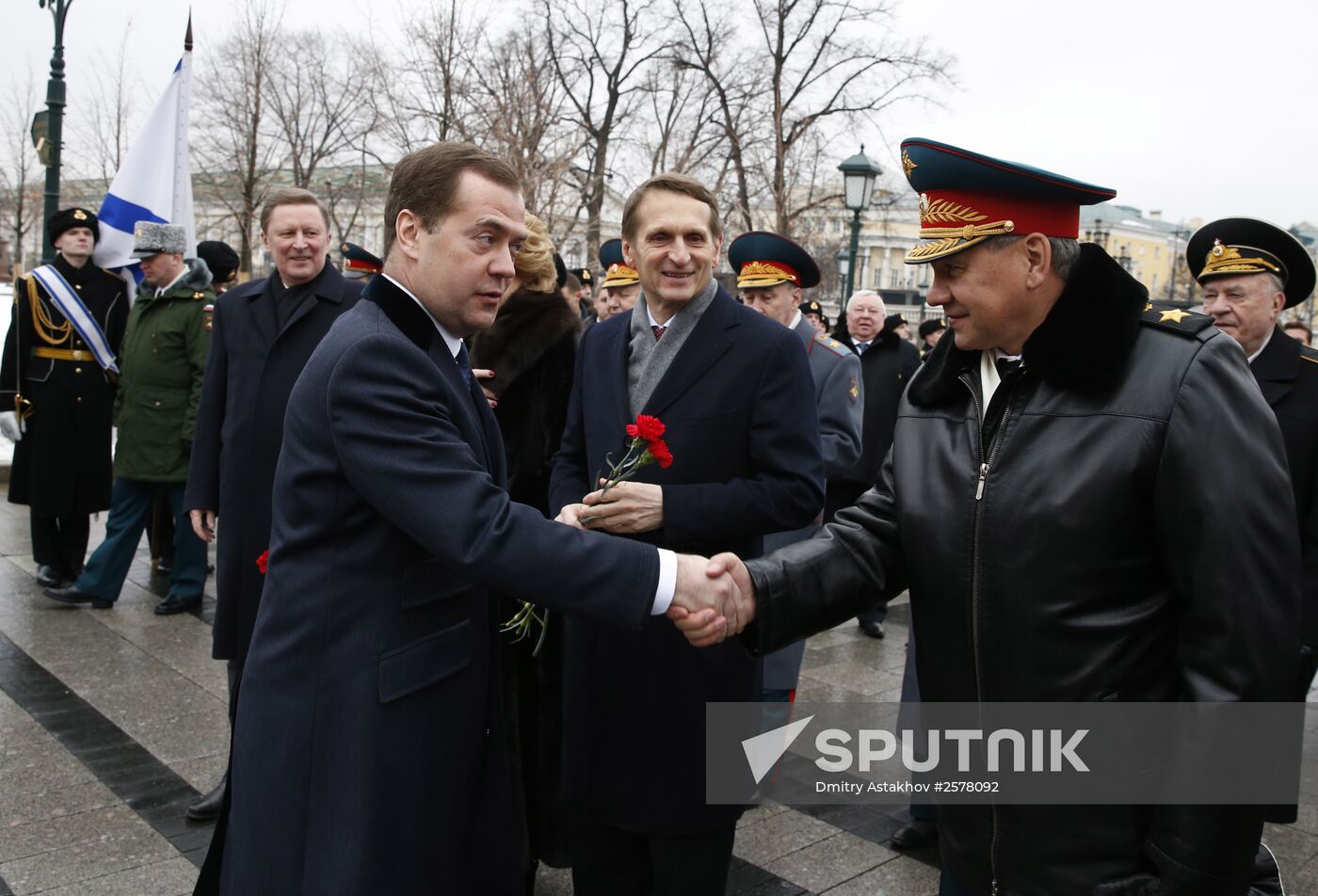 Russian President Vladimir Putin and Prime Minister Dmitry Medvedev lay wreath at Unknown Soldier's Tomb