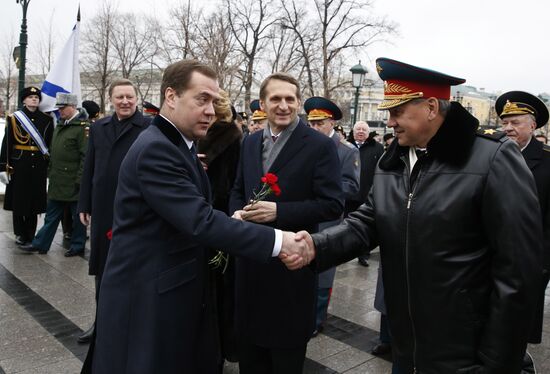 Russian President Vladimir Putin and Prime Minister Dmitry Medvedev lay wreath at Unknown Soldier's Tomb