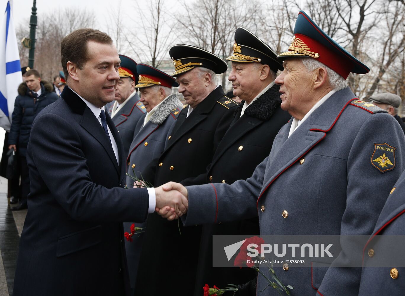 Russian President Vladimir Putin and Prime Minister Dmitry Medvedev lay wreath at Unknown Soldier's Tomb