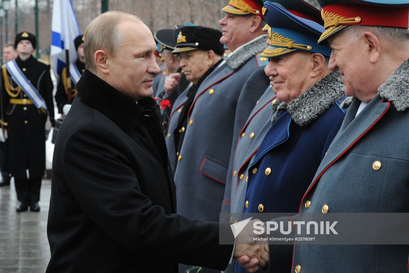 Russian President Vladimir Putin and Prime Minister Dmitry Medvedev lay wreath at Unknown Soldier's Tomb