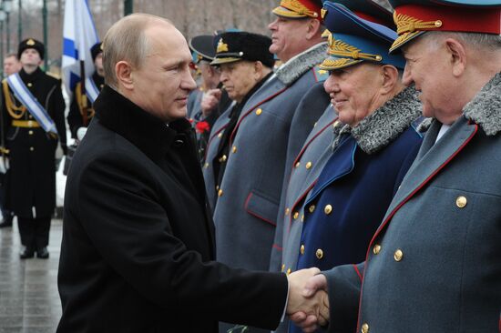 Russian President Vladimir Putin and Prime Minister Dmitry Medvedev lay wreath at Unknown Soldier's Tomb