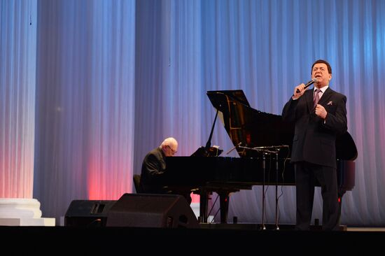 Iosif Kobzon gives concert in Donetsk