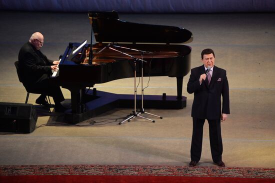Iosif Kobzon gives concert in Donetsk
