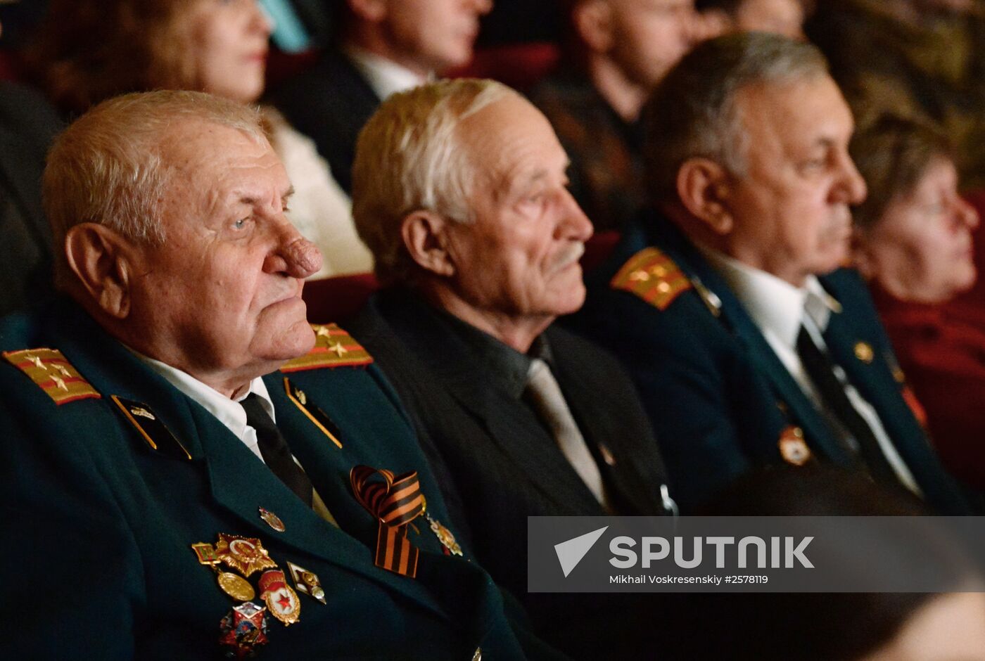 Iosif Kobzon gives concert in Donetsk
