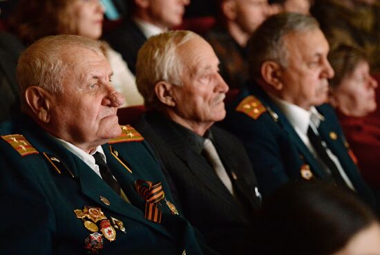 Iosif Kobzon gives concert in Donetsk