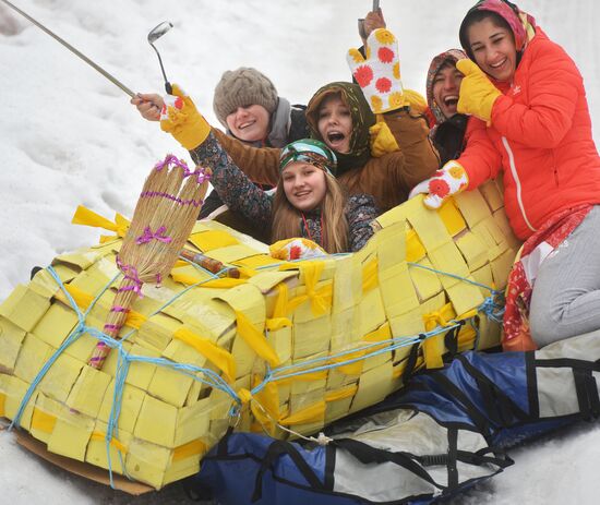"Battle Sleds" festival of quaint sleds in Sokoliniki Park