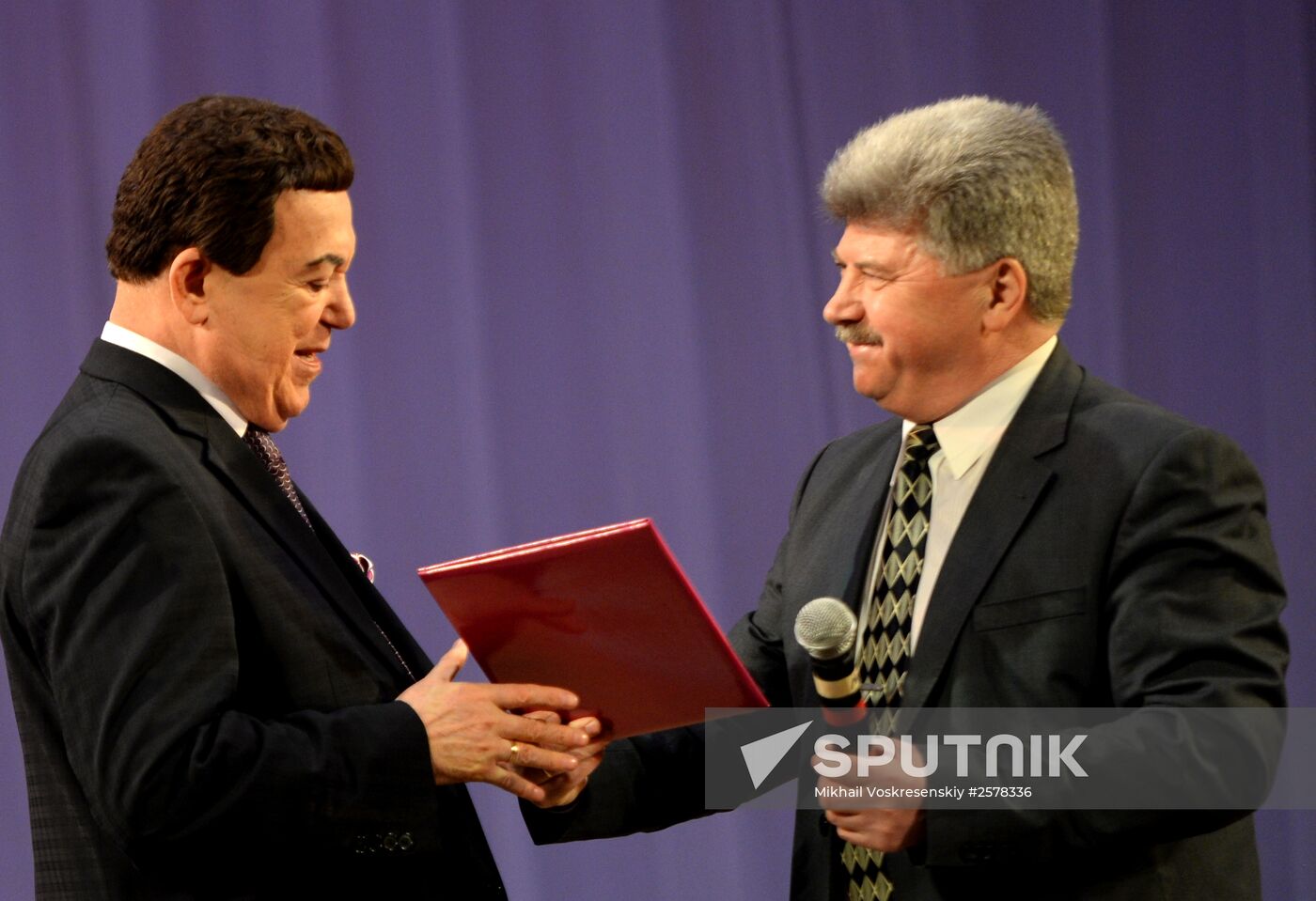 Iosif Kobzon gives concert in Donetsk