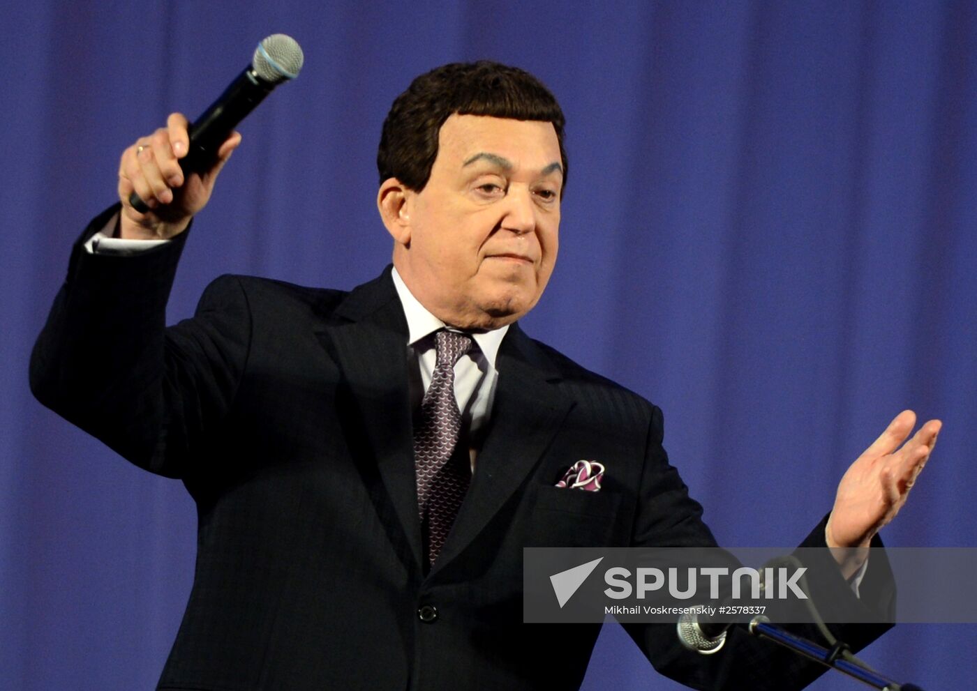Iosif Kobzon gives concert in Donetsk
