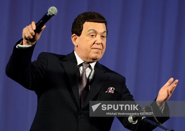 Iosif Kobzon gives concert in Donetsk