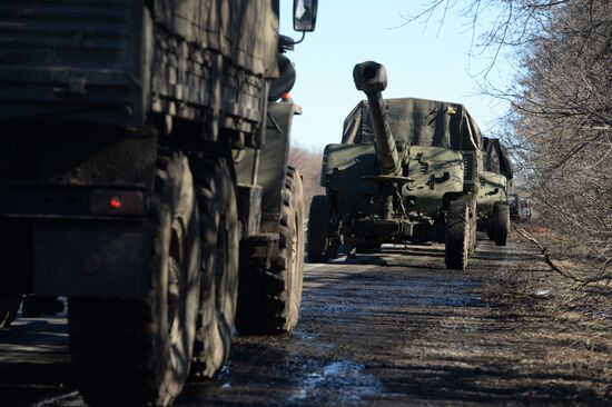 Withdrawing heavy military equipment form Donetsk