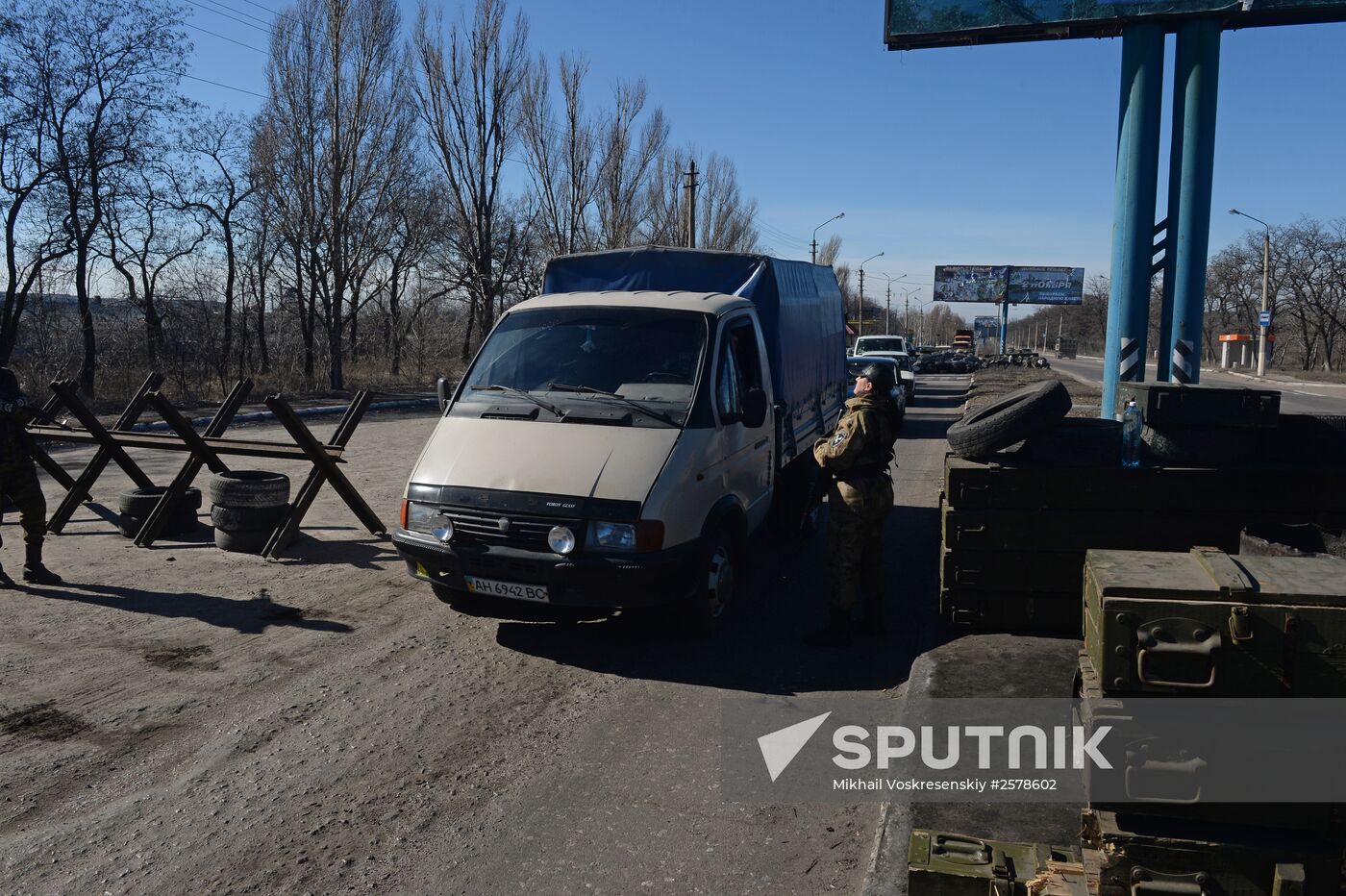 Checkpoint of DPR self-defense fighters at the exit from Makeyevka