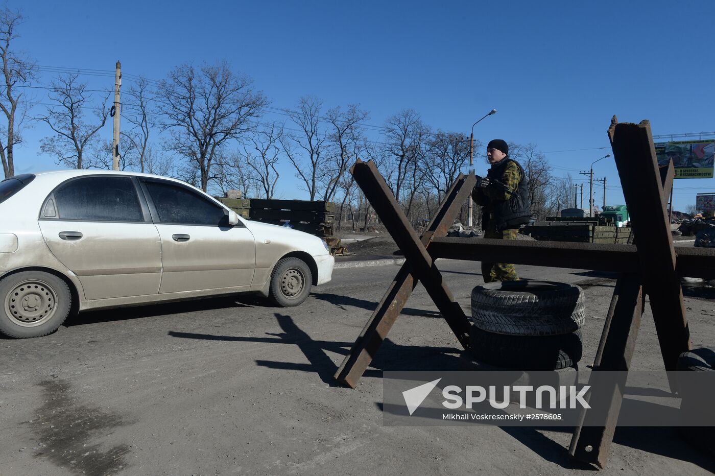 Checkpoint of DPR slef-defense fighters at the exit from Makeyevka