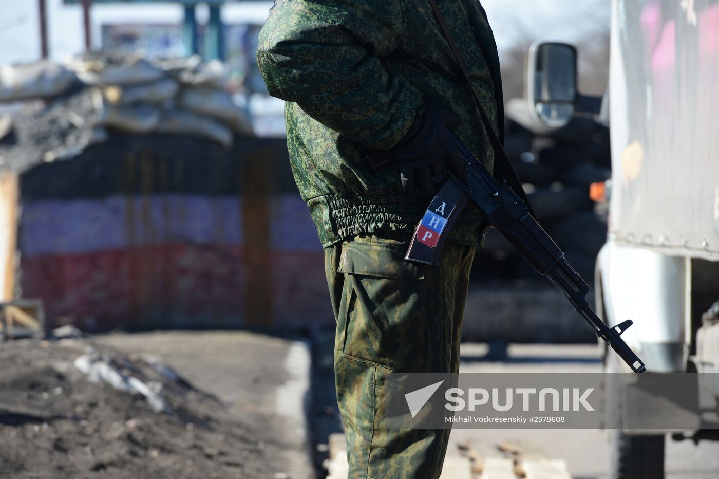 Checkpoint of DPR self-defense fighters at the exit from Makeyevka