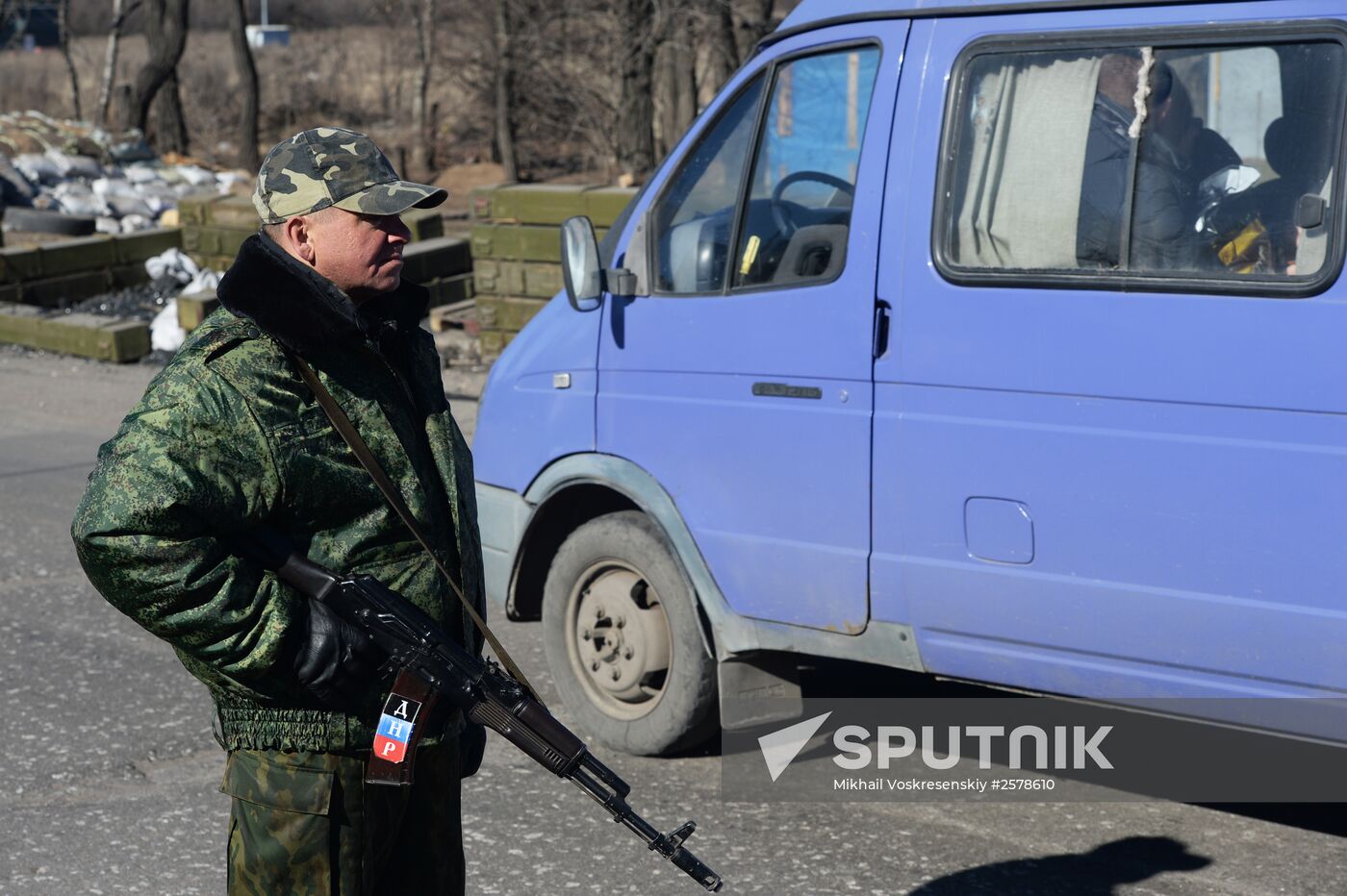 Checkpoint of DPR self-defense fighters at the exit from Makeyevka