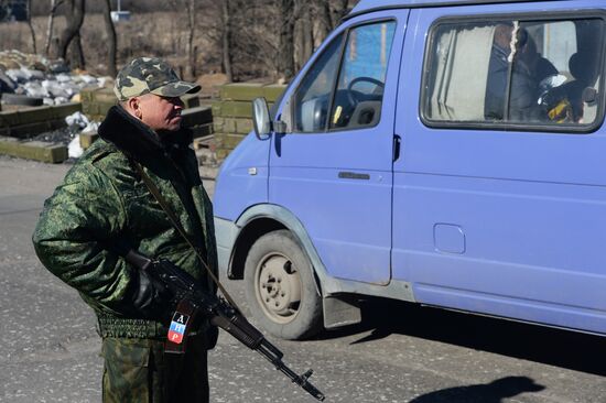 Checkpoint of DPR self-defense fighters at the exit from Makeyevka