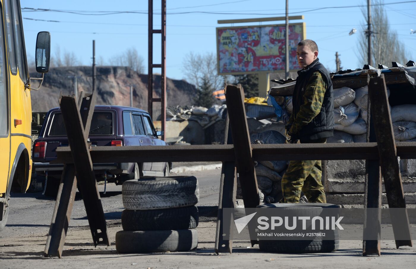 Checkpoint of DPR slef-defense fighters at the exit from Makeyevka