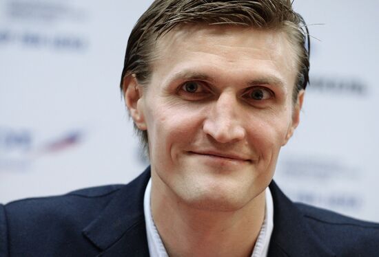 Basketball player Andrei Kirilenko signs a contract with PBC CSKA