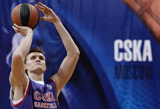 Basketball player Andrei Kirilenko signs a contract with PBC CSKA