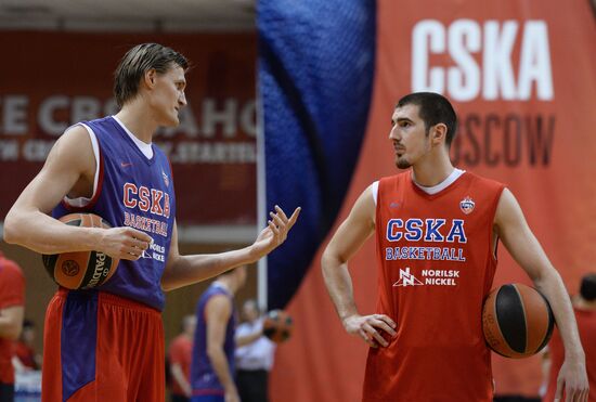 Basketball player Andrei Kirilenko signs a contract with PBC CSKA