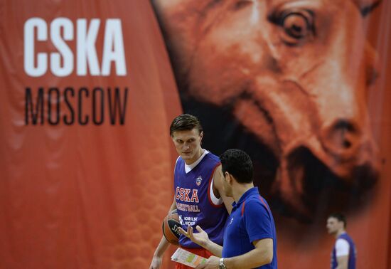 Basketball player Andrei Kirilenko signs a contract with PBC CSKA