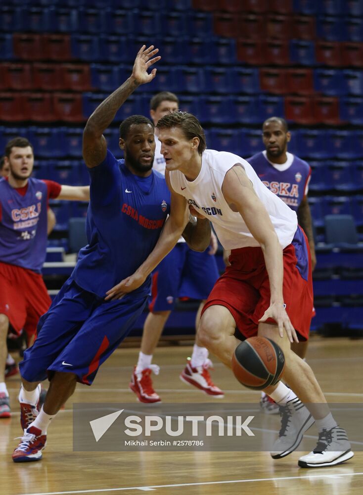 Basketball player Andrei Kirilenko signs a contract with PBC CSKA