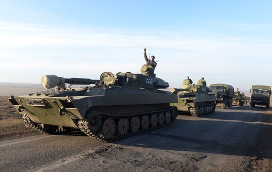 DPR withdraws heavy military equipment from Donetsk Region
