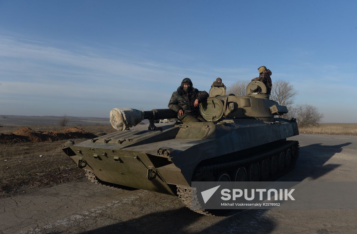 DPR withdraws heavy military equipment from Donetsk Region