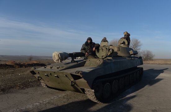 DPR withdraws heavy military equipment from Donetsk Region