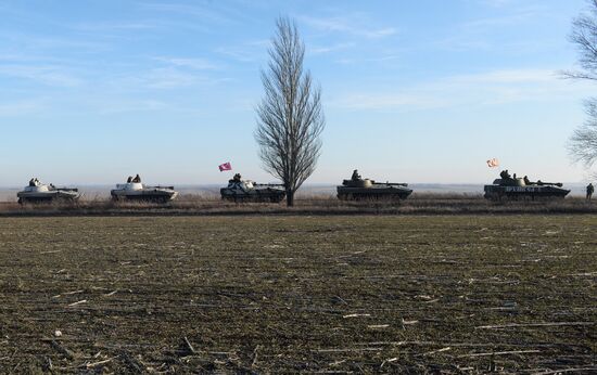 DPR withdraws heavy military equipment from Donetsk Region