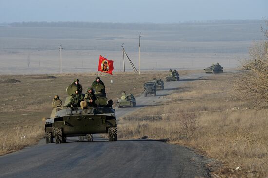 DPR withdraws heavy military equipment from Donetsk Region