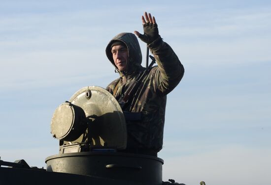 DPR withdraws heavy military equipment from Donetsk Region