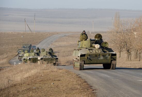 DPR withdraws heavy military equipment from Donetsk Region