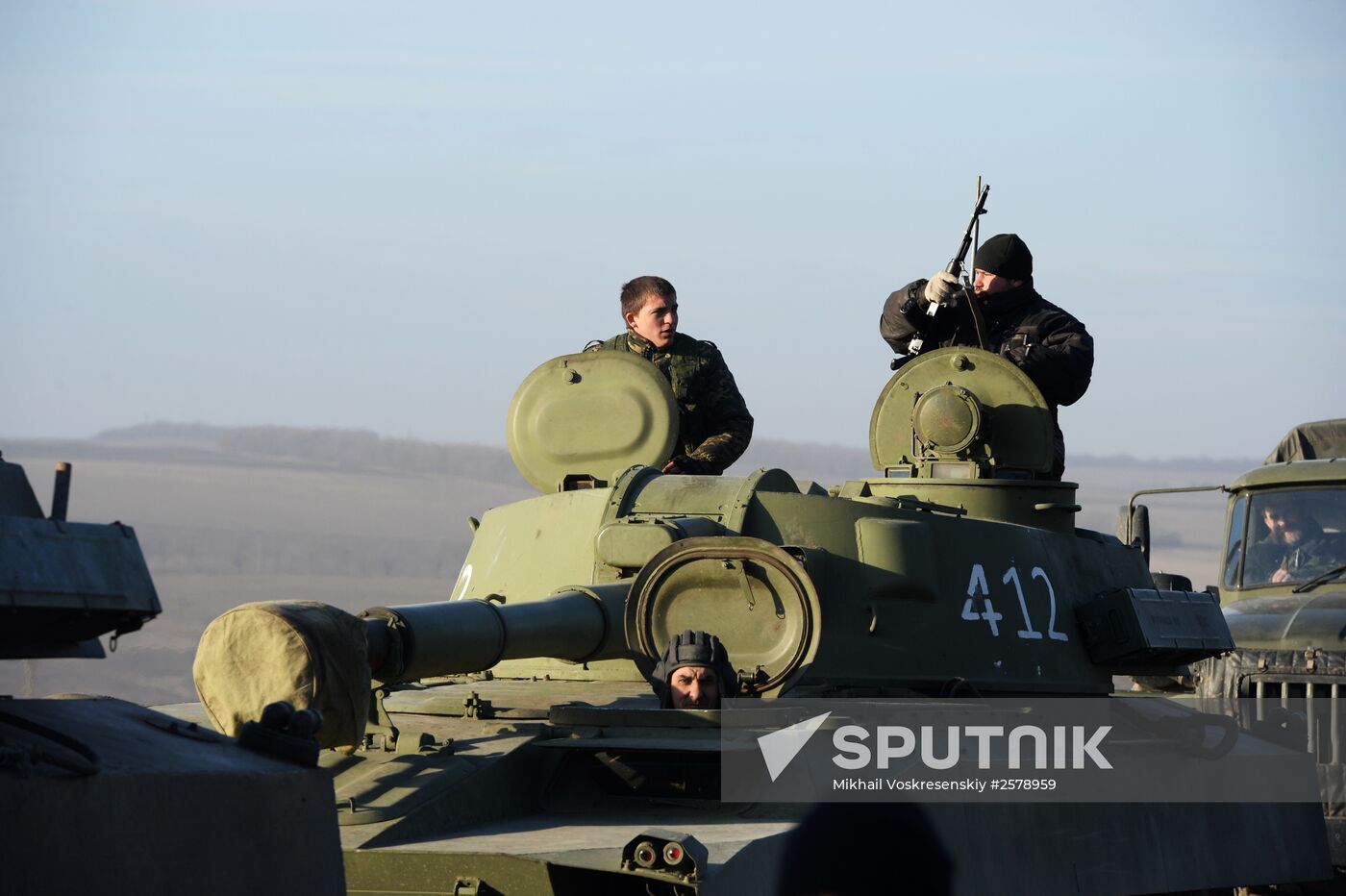 DPR withdraws heavy military equipment from Donetsk Region