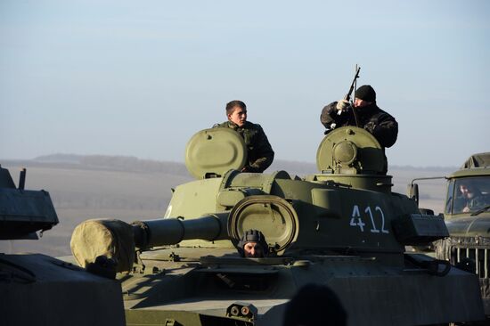 DPR withdraws heavy military equipment from Donetsk Region