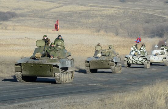 DPR withdraws heavy military equipment from Donetsk Region