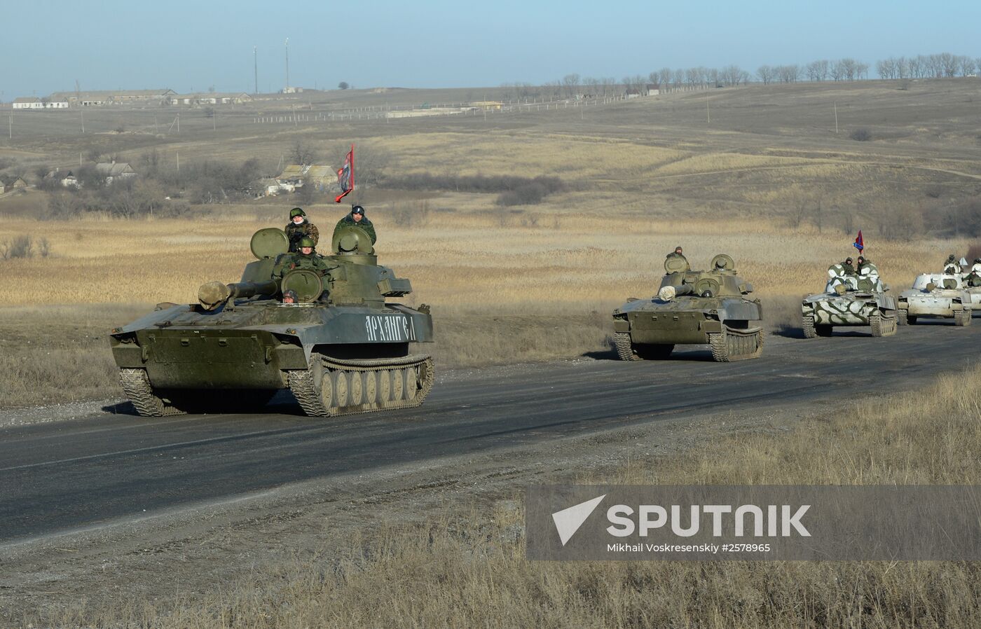 DPR withdraws heavy military equipment from Donetsk Region