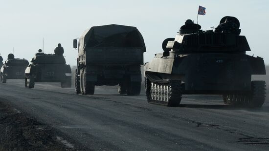 DPR withdraws heavy military equipment from Donetsk Region