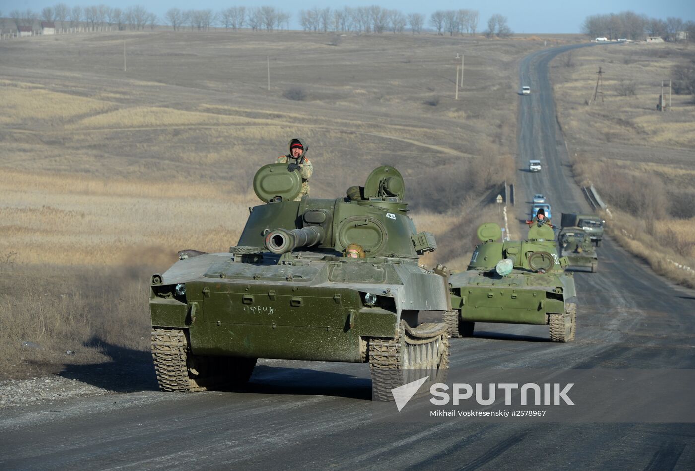 DPR withdraws heavy military equipment from Donetsk Region