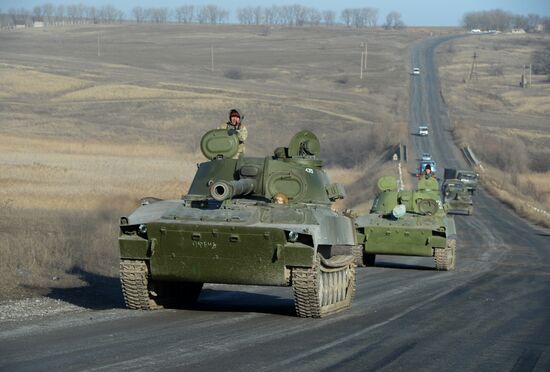DPR withdraws heavy military equipment from Donetsk Region