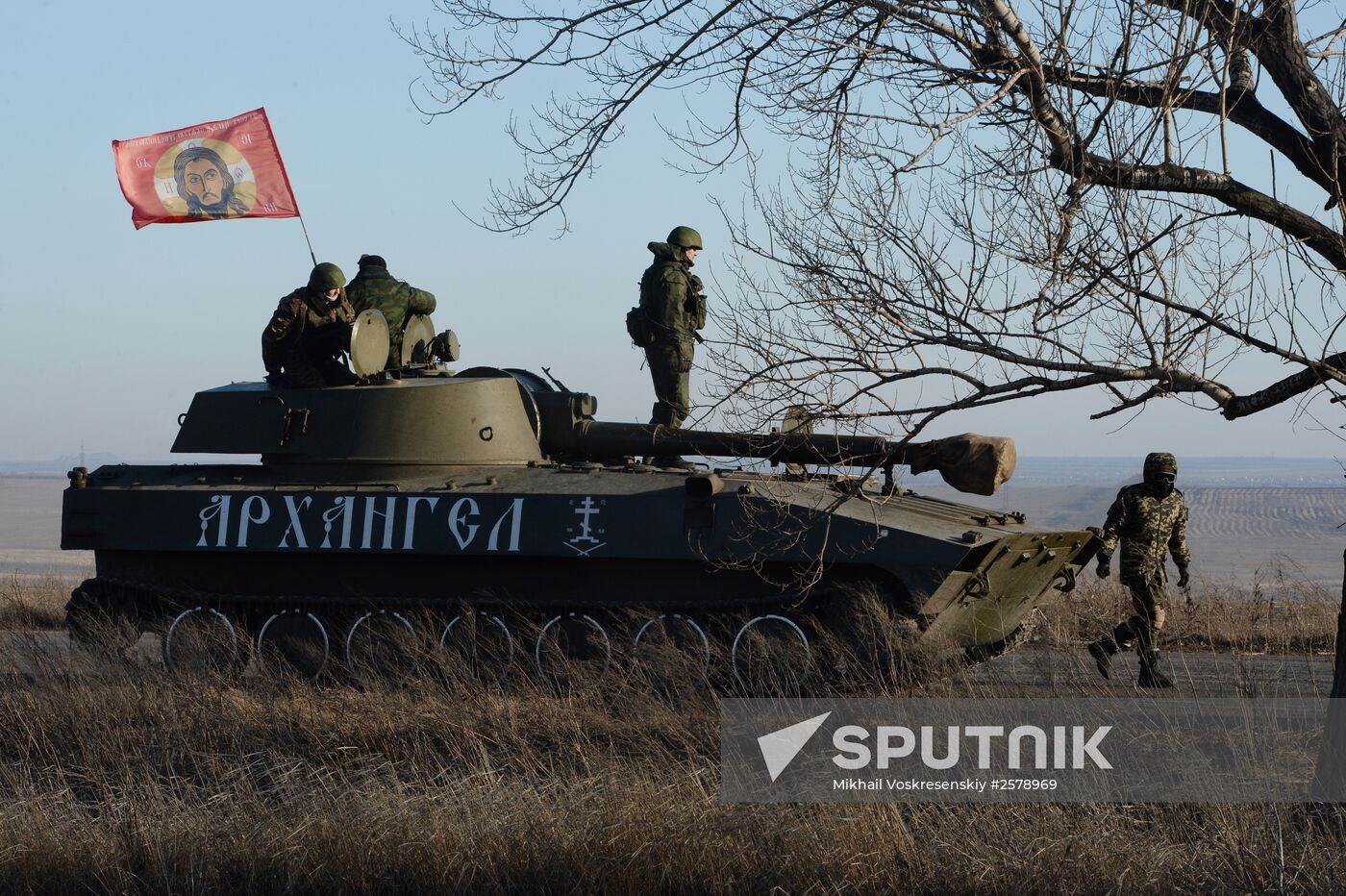DPR withdraws heavy military equipment from Donetsk Region