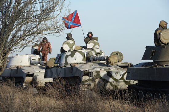 DPR withdraws heavy military equipment from Donetsk Region
