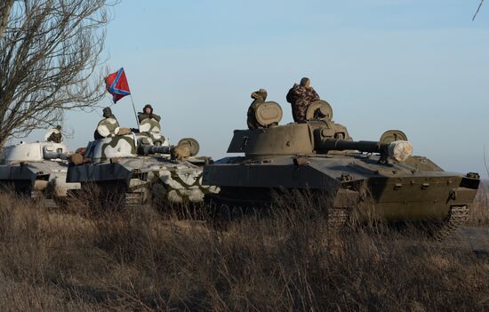 DPR withdraws heavy military equipment from Donetsk Region