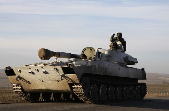 DPR withdraws heavy military equipment from Donetsk Region