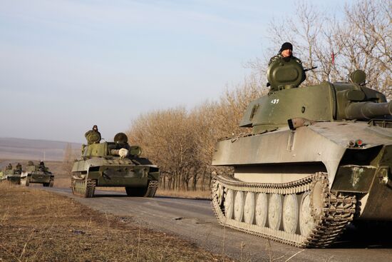 DPR withdraws heavy military equipment from Donetsk Region