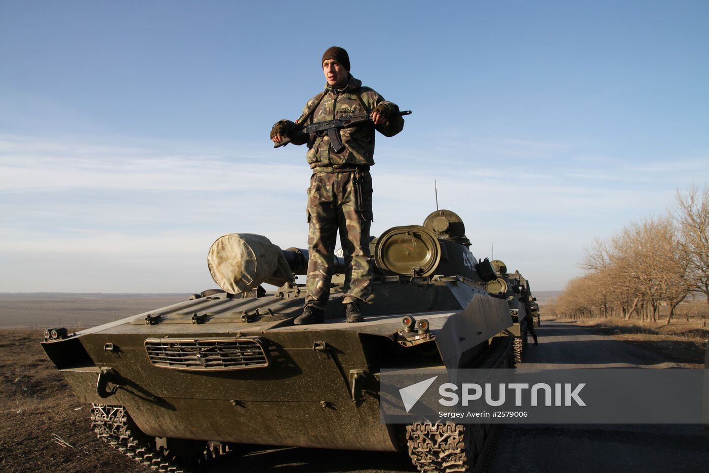 DPR withdraws heavy military equipment from Donetsk Region