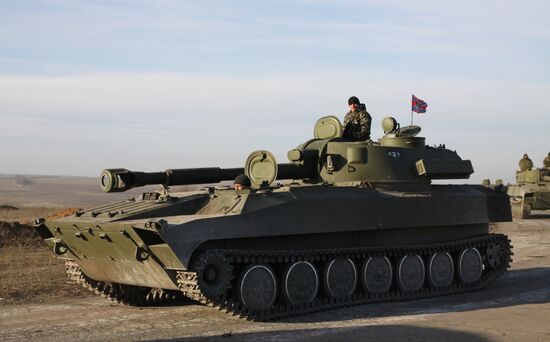 DPR withdraws heavy military equipment from Donetsk Region