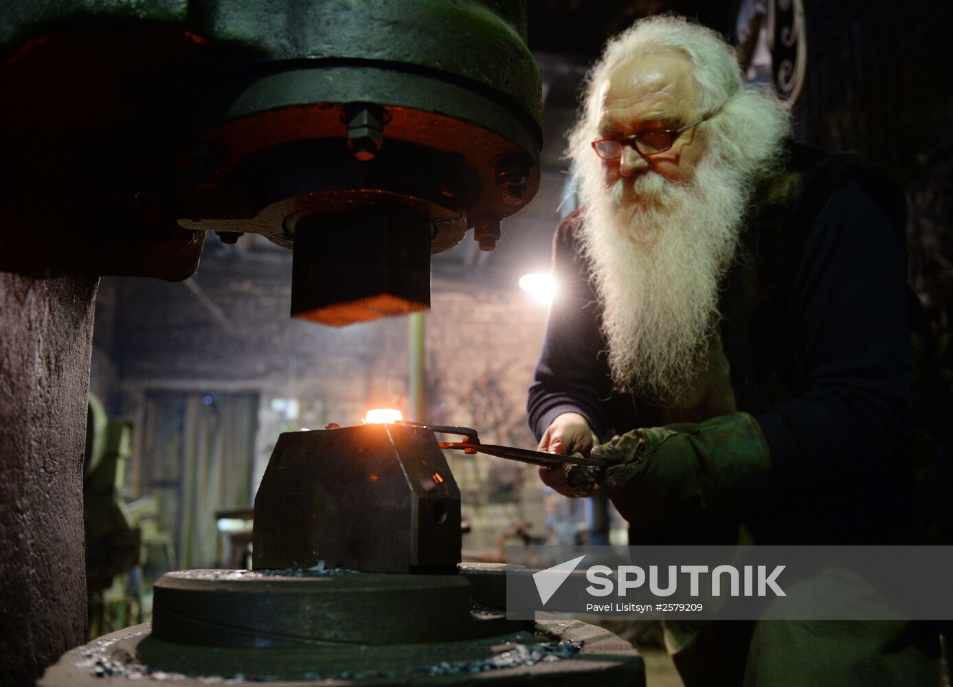 Ural blacksmith Alexander Lysyakov